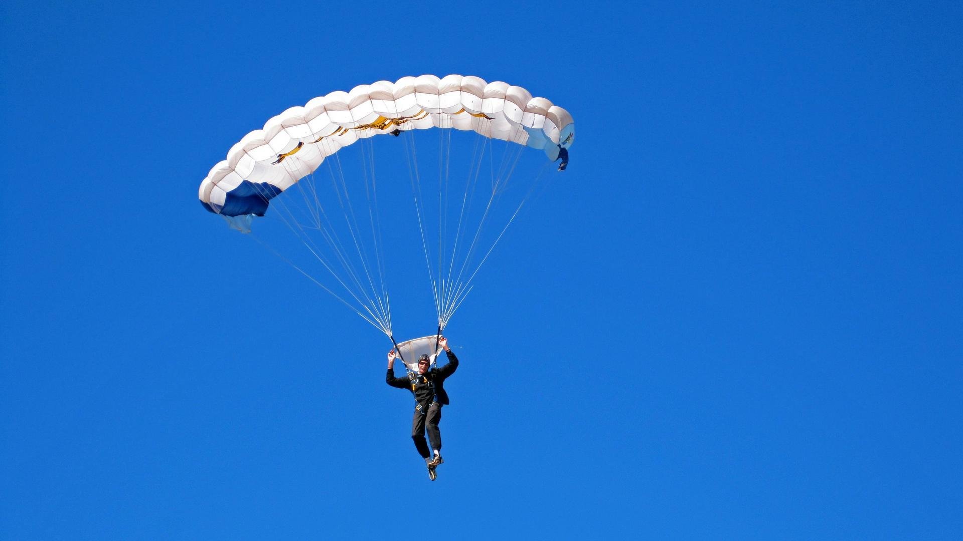 史上最“燃”关键三分:一球点燃全场激情!,一分钟三分球世界纪录